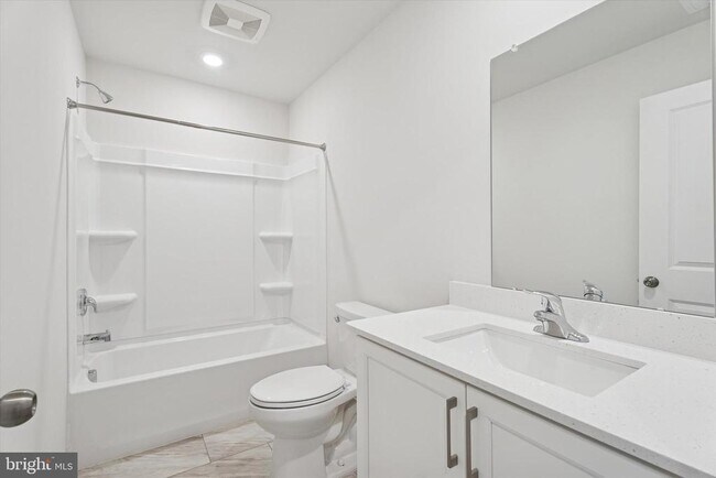 Building Photo - 19 E Front St