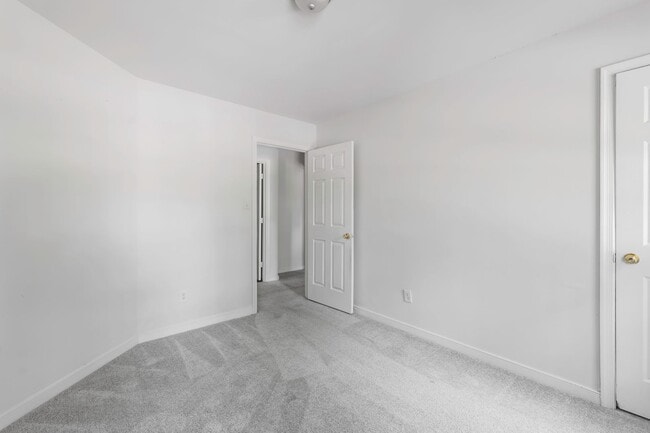 Building Photo - Great Home for Rent in the Lucks Lane Corr...
