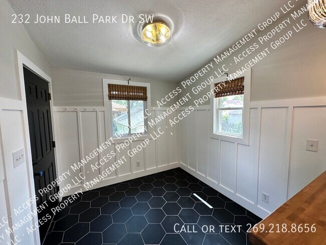 Building Photo - 232 John Ball Park Dr SW