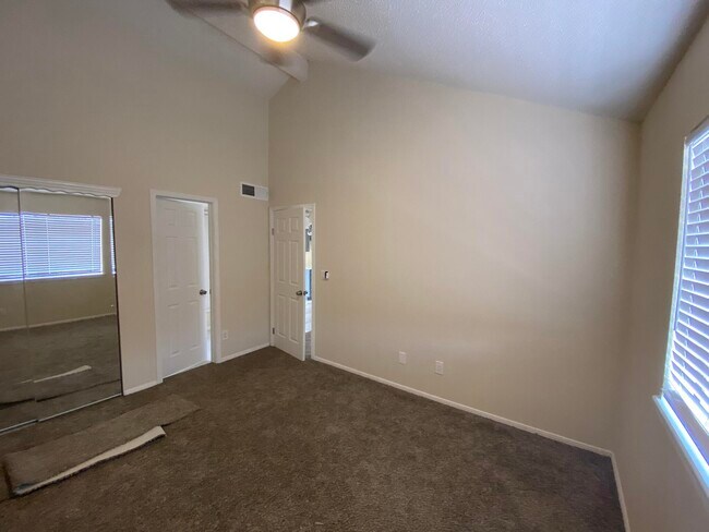 Building Photo - 6105 Hanley Way