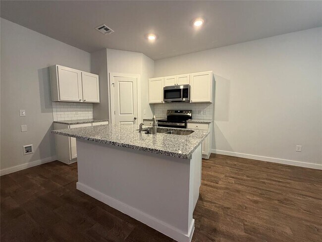 Building Photo - 17351 Lantana Loop