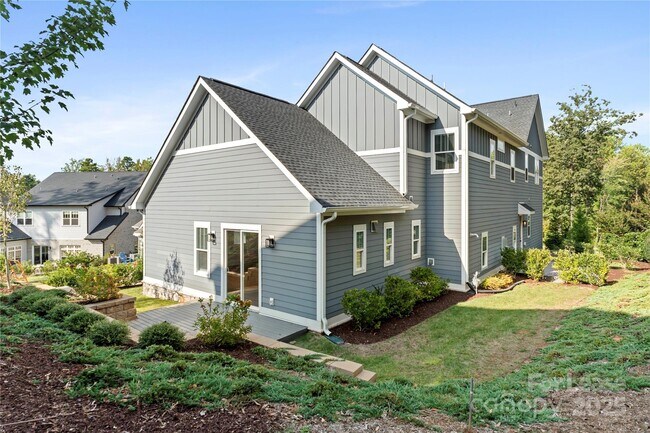 Building Photo - 805 Naples Dr