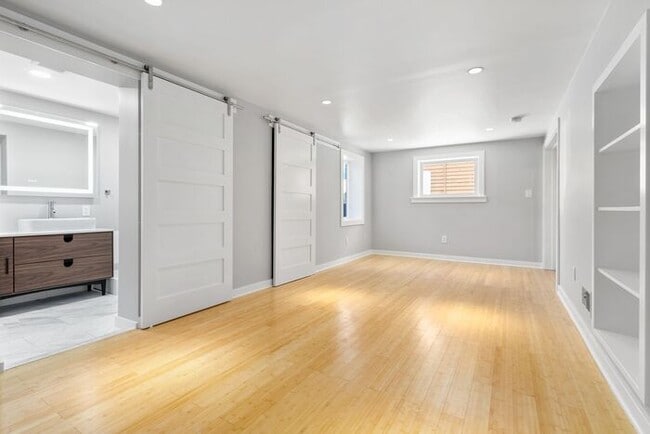 Building Photo - Stunningly Remodeled 1905 Beauty w/ AIR CO...