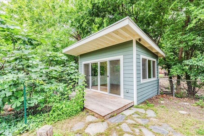 Building Photo - 5614 Delwood Dr