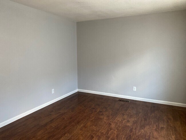 Building Photo - 259 Melwood St