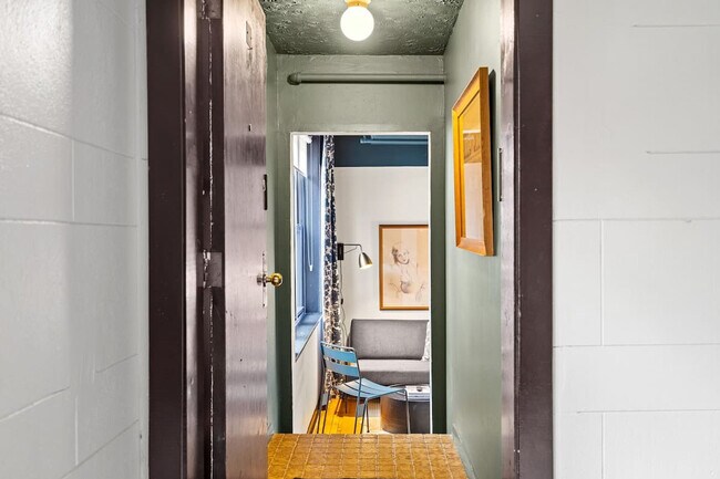 Building Photo - 3536 N Racine Ave