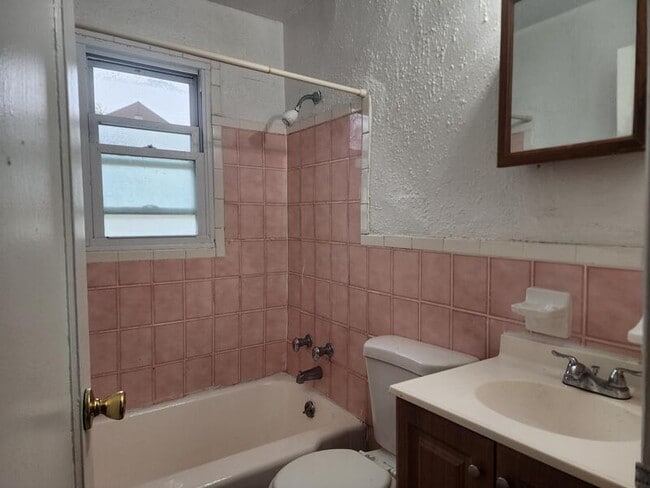 Building Photo - 2 Springwood Cir