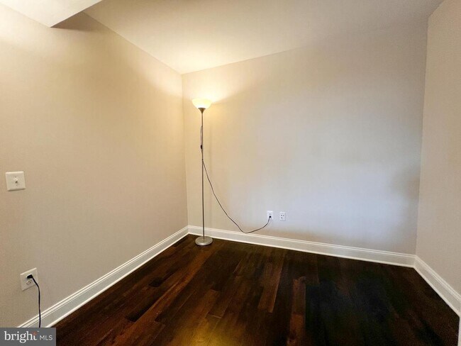Building Photo - 4915 Hampden Ln