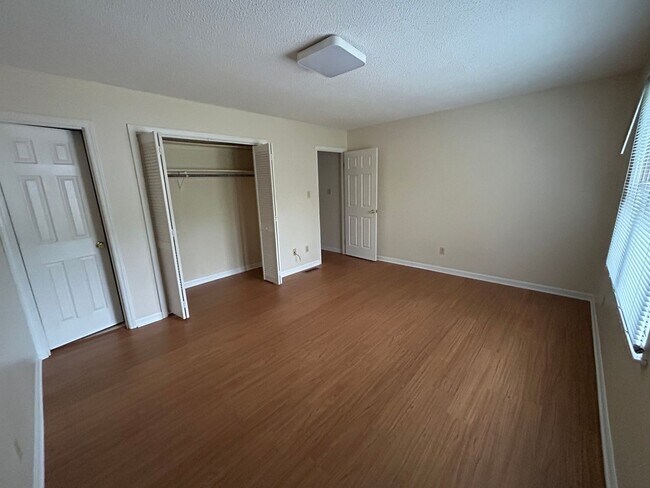 Building Photo - Convenient & Cozy 2BR Townhome Off Hwy 127