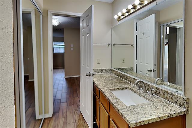 Building Photo - 9600 Royal Ln