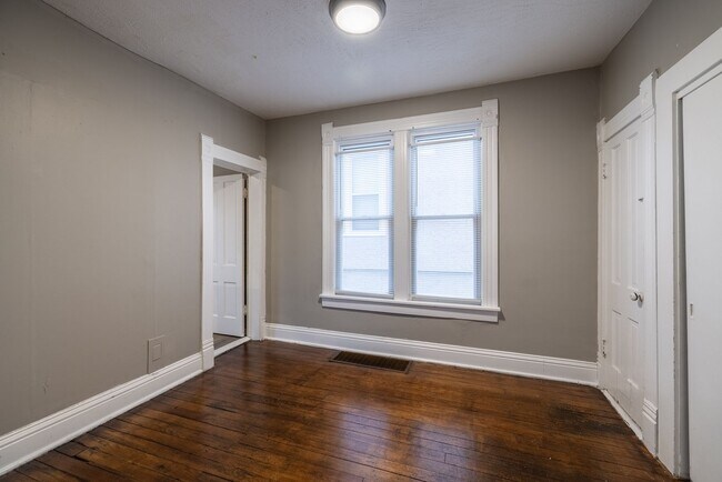 Building Photo - 3 Bedroom Midtown Home!