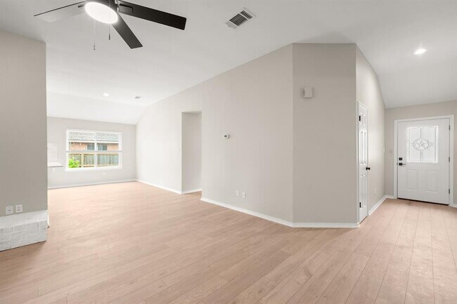 Building Photo - 2113 Rosemary Ln