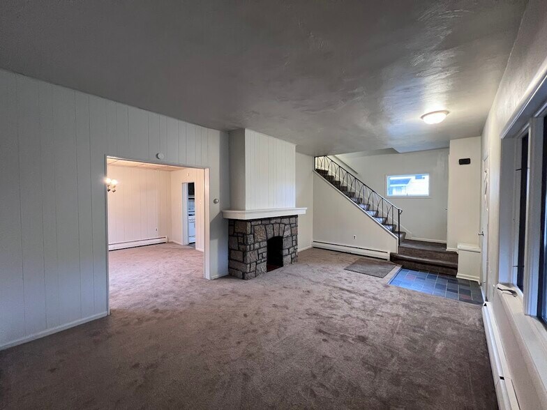 Building Photo - 304 Marie St