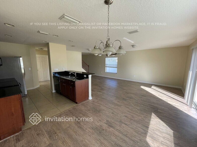 Building Photo - 3340 Cardinal Feather Dr