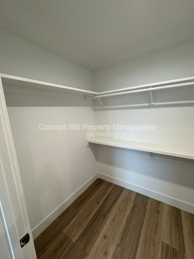 Building Photo - 1421 Obispo Ave