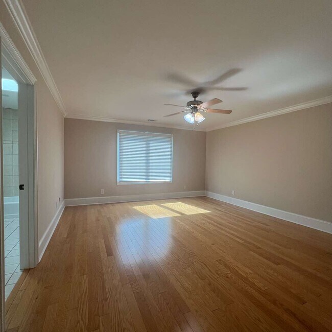 Building Photo - 110 Parkside Dr