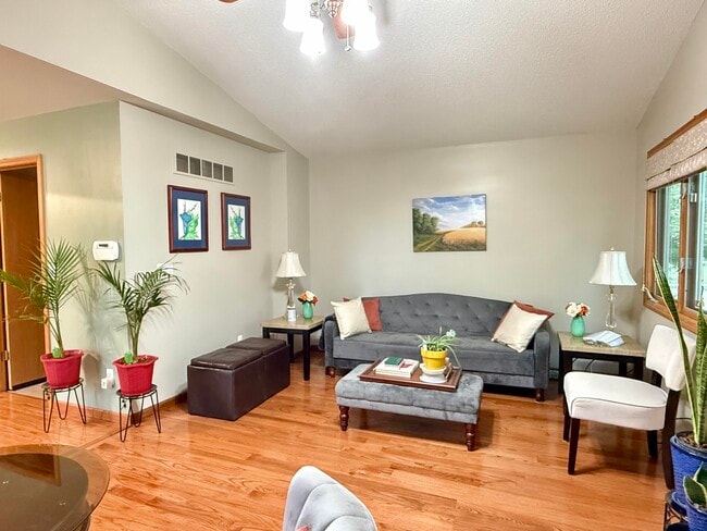 Building Photo - 478 Preston Cir