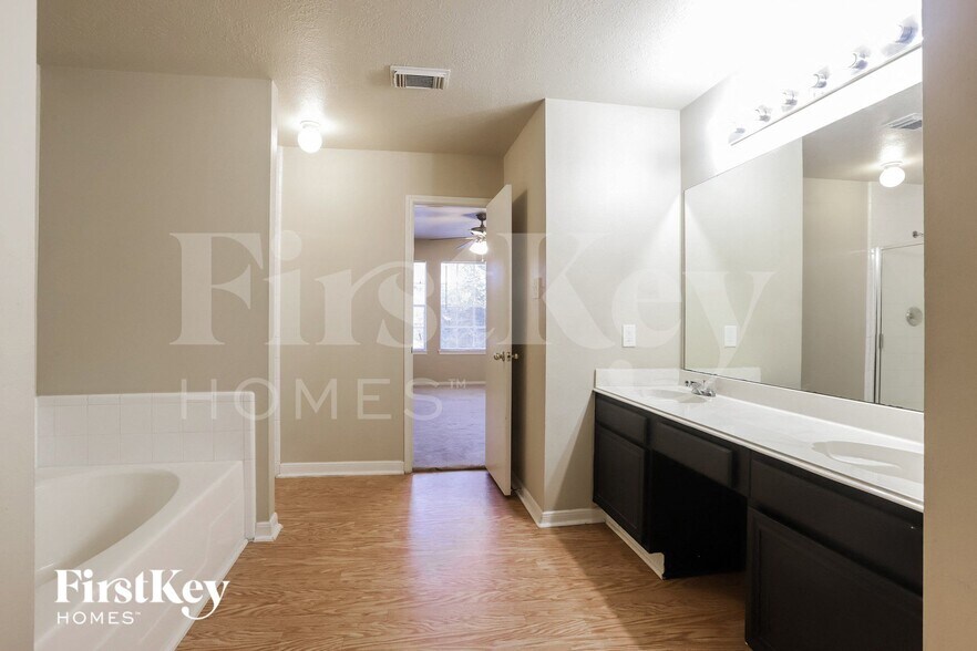 Building Photo - 19931 Arrowsmith Dr