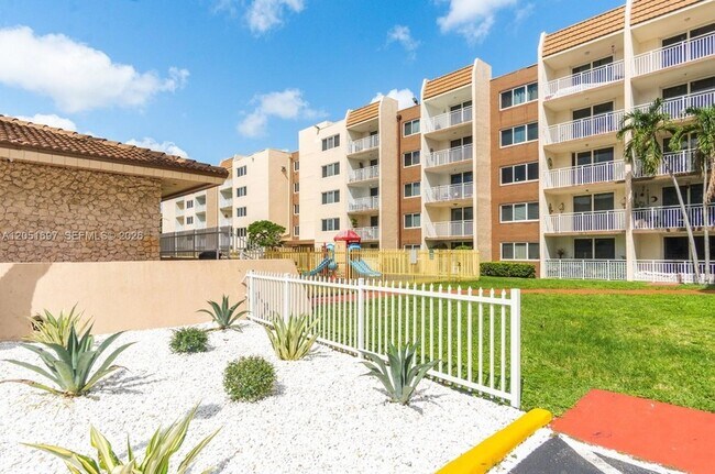 Building Photo - 6950 Miami Gardens Dr