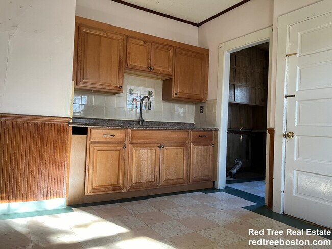 Primary Photo - 166 Elm St