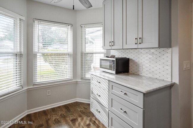 Building Photo - 1329 Cove Landing Dr