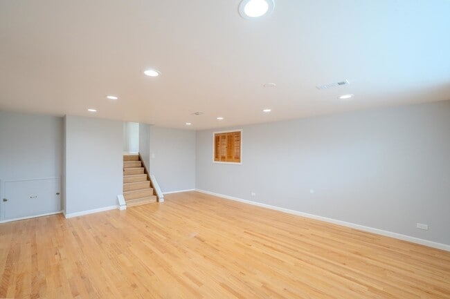 Building Photo - 12111 S Justine St