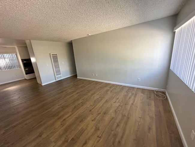 Building Photo - 564-568 7th St