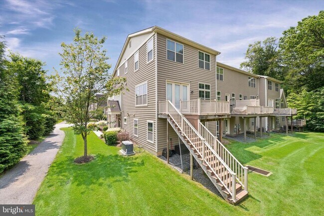 Building Photo - 10 Chasmere Dr