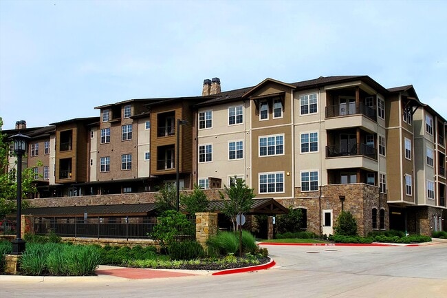 Building Photo - 301 Watermere Dr