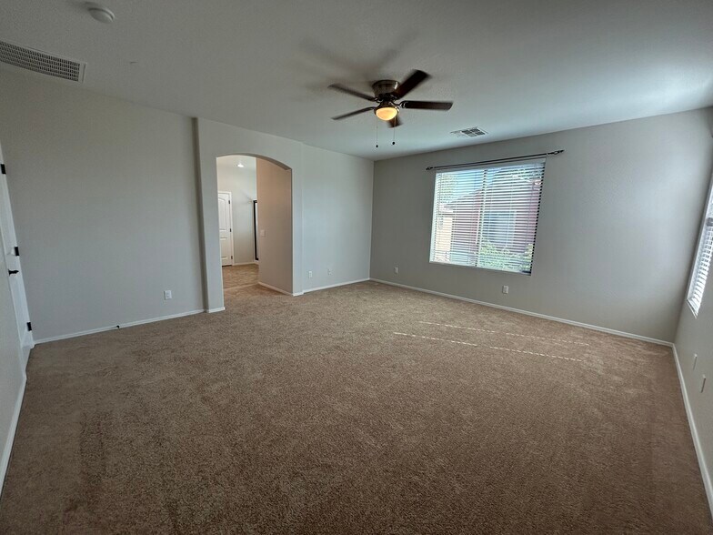 Building Photo - 4123 E Cherry Hills Dr