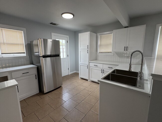 Building Photo - 2021 15th St