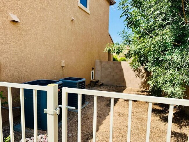 Building Photo - Stunning 2 story home in Oro Valley!!