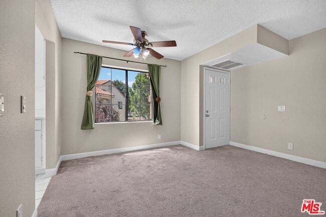 Building Photo - 2554 Olive Dr