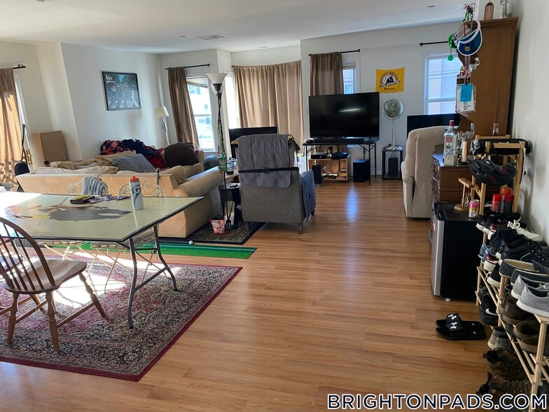 Building Photo - 8 Glencoe St