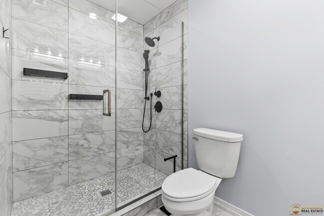 Building Photo - 4402 S Prairie Ave