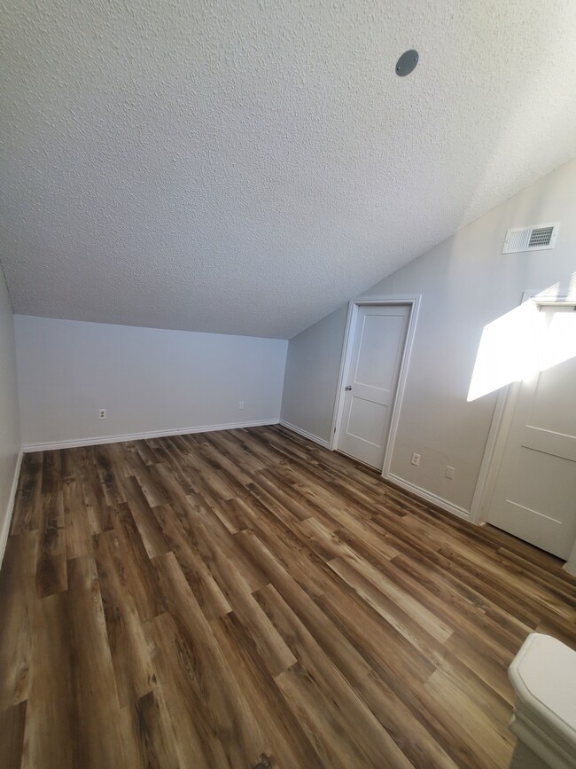 Building Photo - 12900 Walden Rd