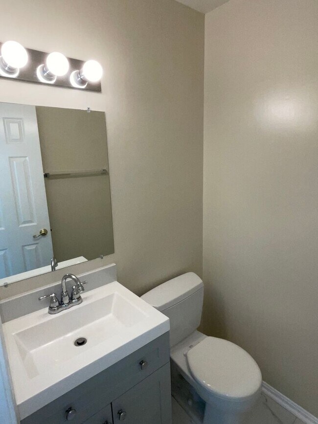 Building Photo - 1311 Templeton Pl