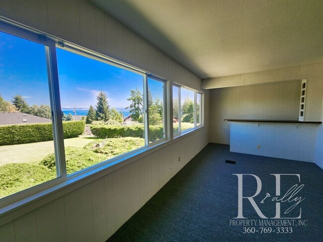 Building Photo - Coastal 3-Bed Home with Stunning Puget Sou...