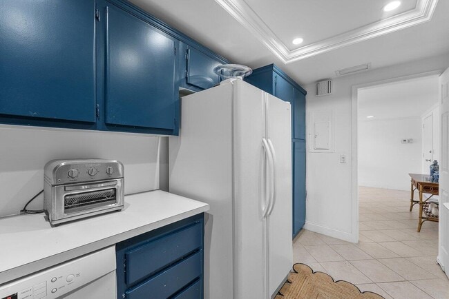 Building Photo - 2773 S Ocean Blvd