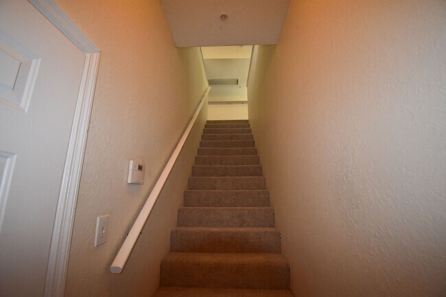 Building Photo - 1/1-Crescent Place at Lake Lotus! AVAILABLE NOW! Half off First FULL Month's Rent!