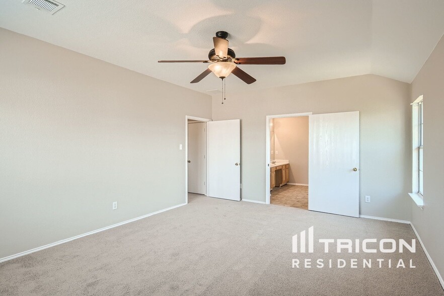 Building Photo - 101 Redbud Dr