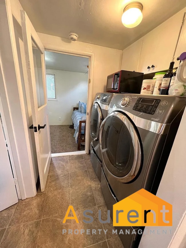 Building Photo - Beautiful Single-Level Home Located in the...