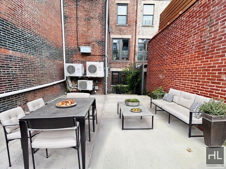 Building Photo - Enormous Striver's Row 2 Bedroom/Flex 3 Du...