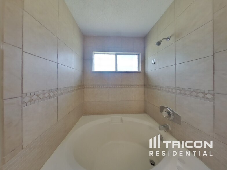 Building Photo - 4305 Ripken Cir W