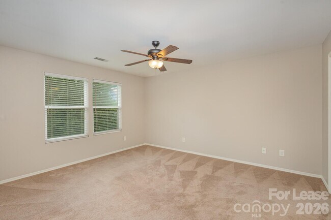 Building Photo - 6442 Ridgeview Commons Dr