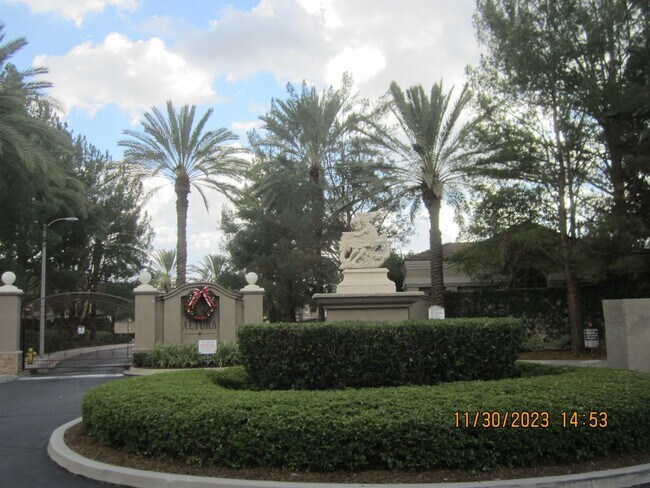 Building Photo - SPACIOUS PLACENTIA TOWNHOME