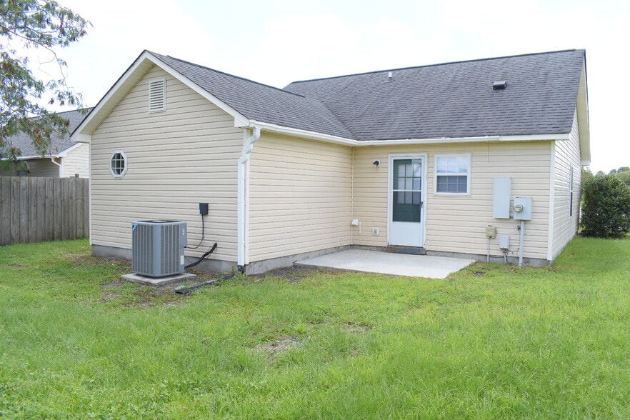 Building Photo - 6923 Alamosa Dr
