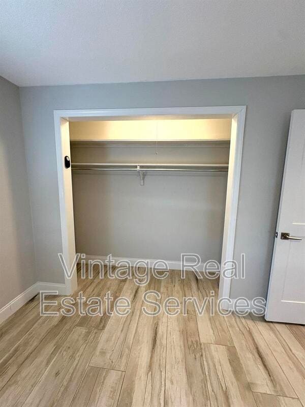 Building Photo - 1074 S Woodbrook Drive South