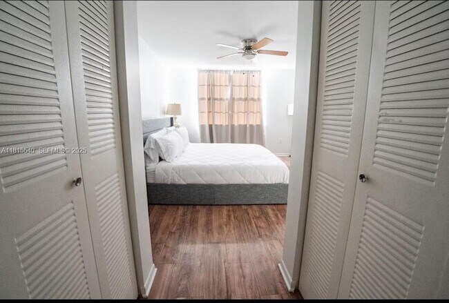 Building Photo - 19601 E Country Club Dr