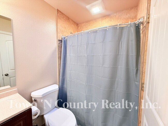 Building Photo - 1720 Cherokee Dr